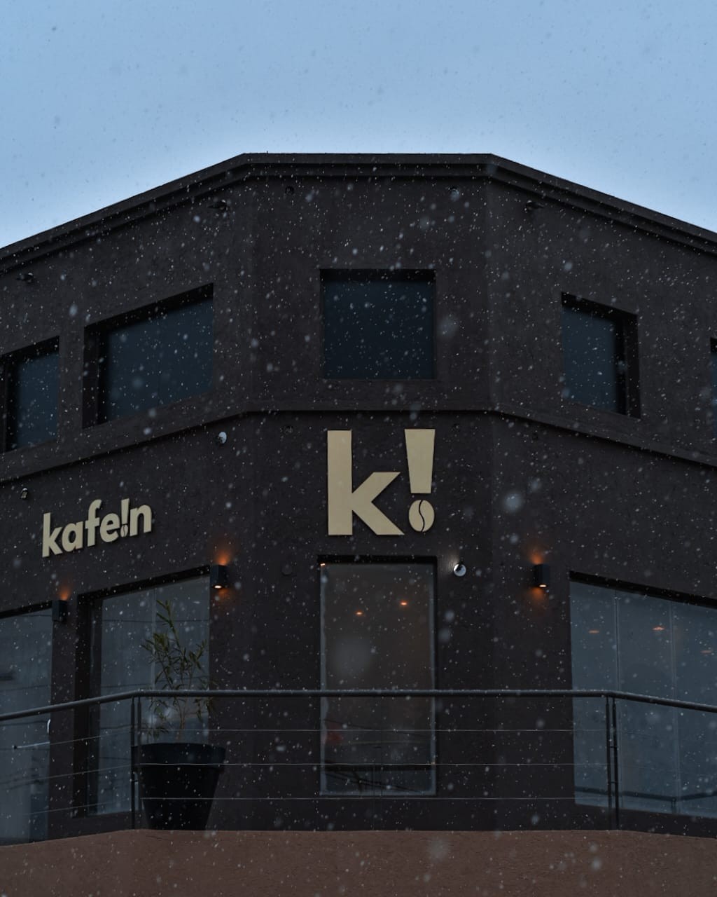 Fachada de Kafein en Tanti